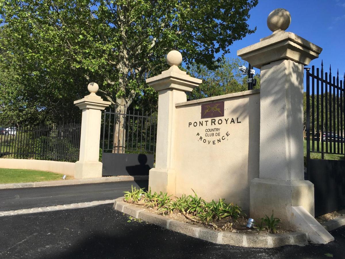 Studio Sur Le Domaine Du Golf De Pont Royal Mallemort Εξωτερικό φωτογραφία